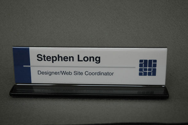 8 in. x 2 in. DOUBLE-SIDED OFFICE CUBICLE NAMEPLATE SIGN FRAME WITH ALUMINUM BASE